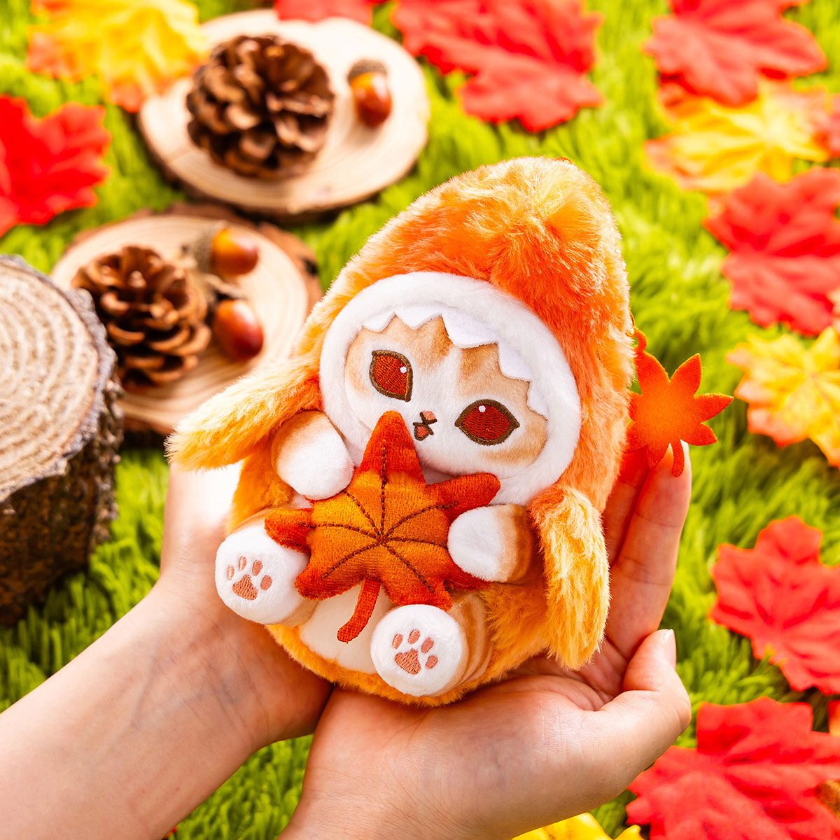 mofusand 慵懶鯊魚貓公仔掛飾(紅葉色)