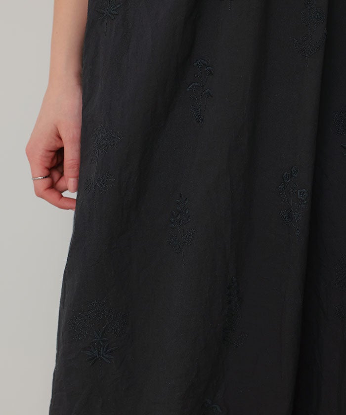 刺繡縮褶無袖連身裙
