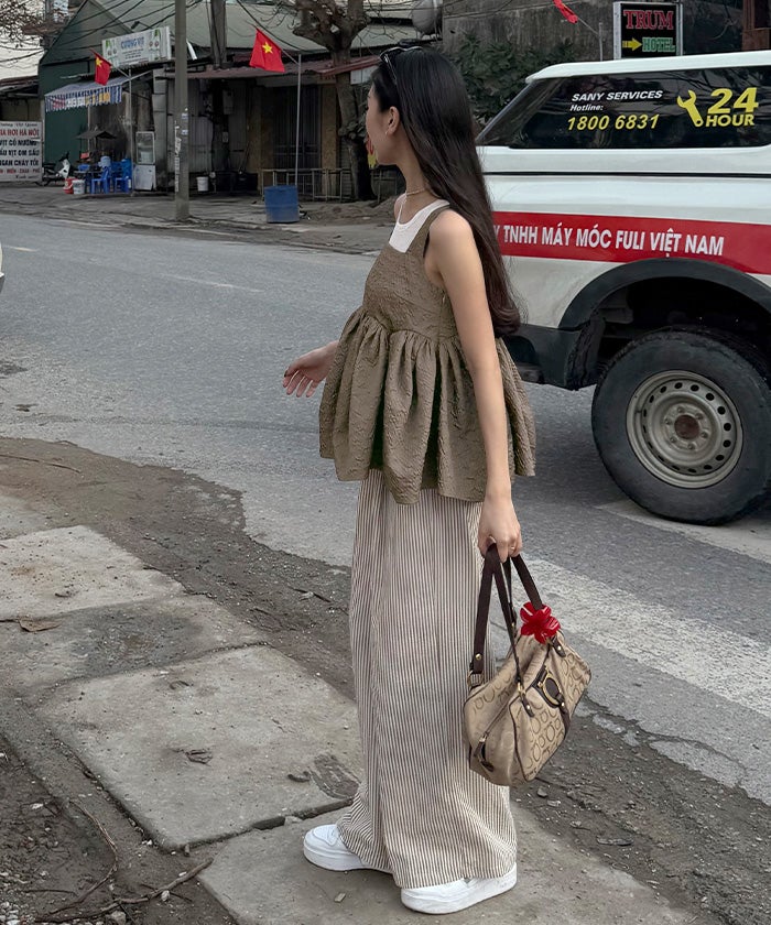 titivate 立體感荷葉襬上衣