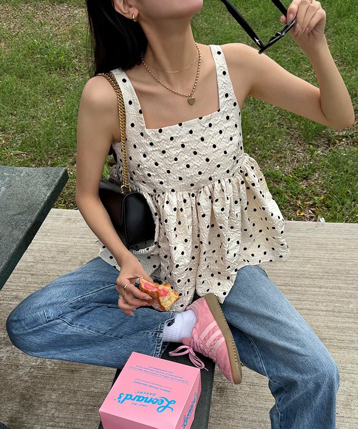 titivate 立體感荷葉襬上衣