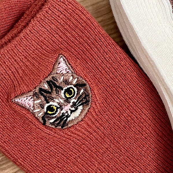 虎斑貓刺繍中筒襪
