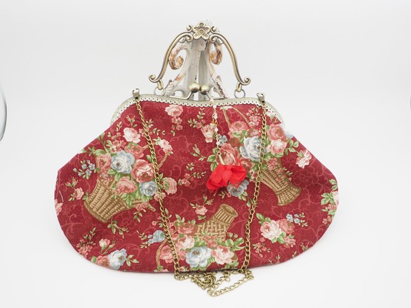 gonta 玫瑰花籃圖案玫瑰紅金屬扣手袋（金屬框21厘米，附鏈帶）